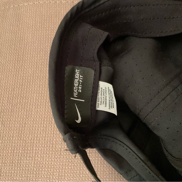 Nike black baseball hat - Picture 7 of 8